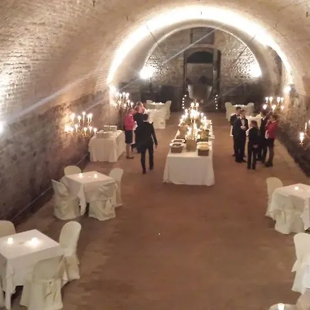 فندق Torre Di San Martino 3*