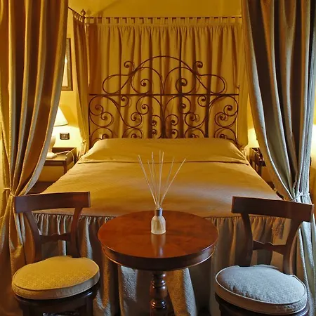 فندق Torre Di San Martino 3*