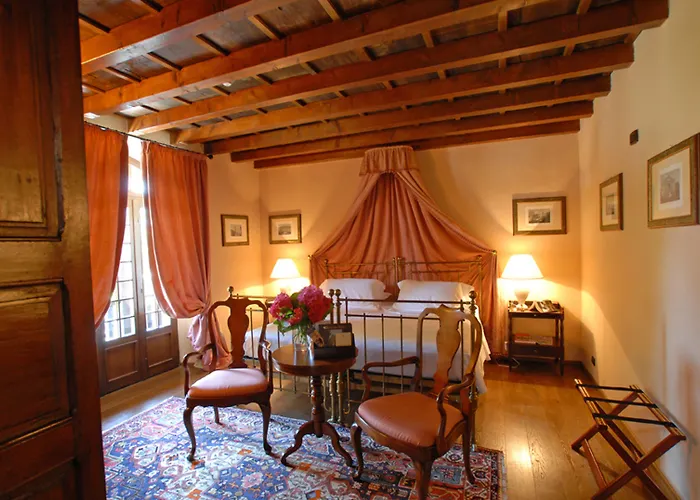 فندق Torre Di San Martino 3*