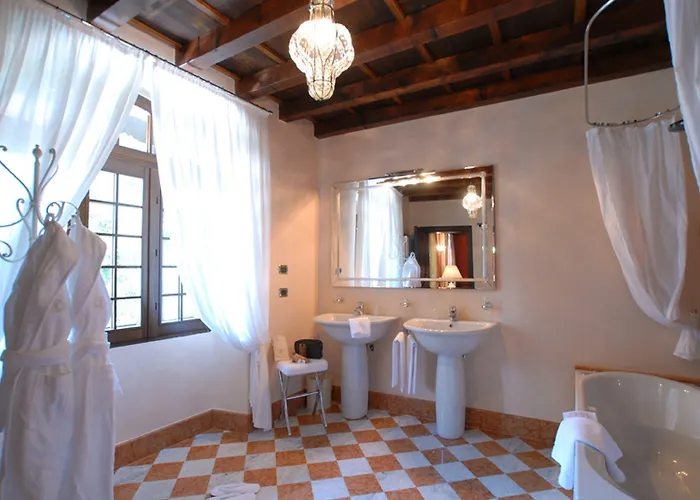 Torre Di San Martino فندق