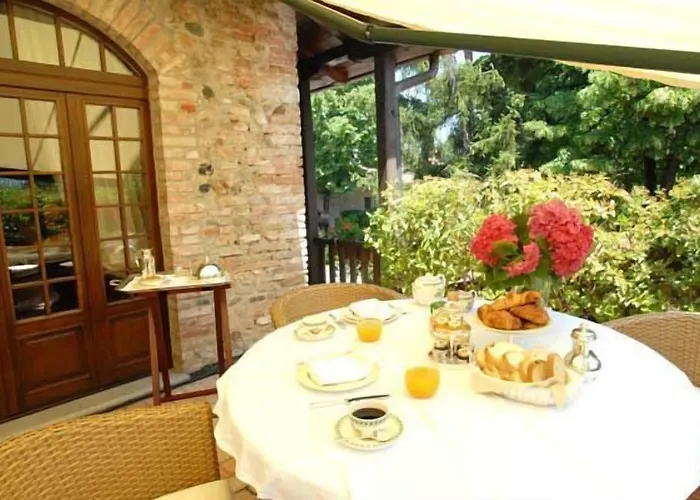 فندق Torre Di San Martino 3*